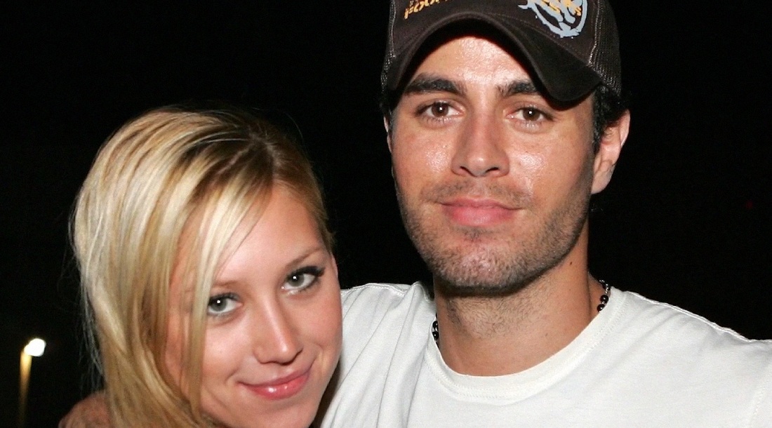 У Энрике Иглесиаса и Анны Курниковой родился четвертый ребенок