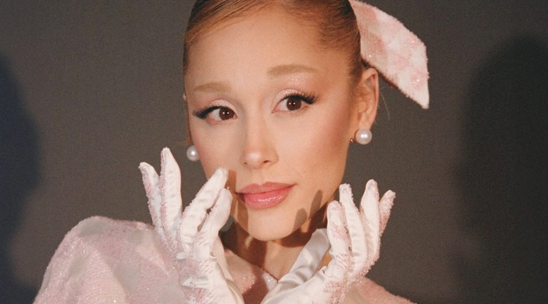 Ариана Гранде анонсировала альбом «Petal» и показала его обложку