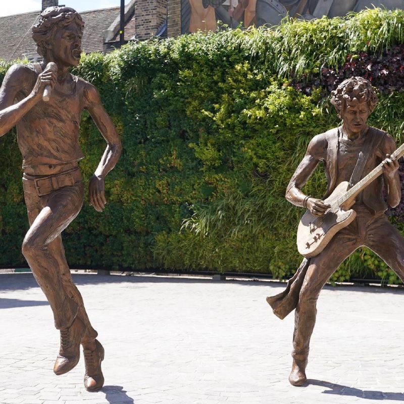 Памятник Мику Джаггеру и Киту Ричардсу / Фото: соцсети The Rolling Stones