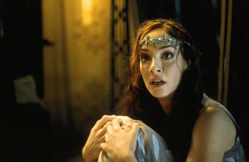 Даниэла Амавия в роли взрослой Алии Атрейдес в сериале «Дети Дюны» (2003)