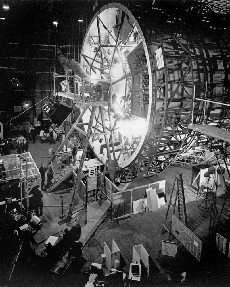 30-тонная центрифуга Стэнли Кубрика на съемках фильма «Космическая одиссея 2001 года» (1968)