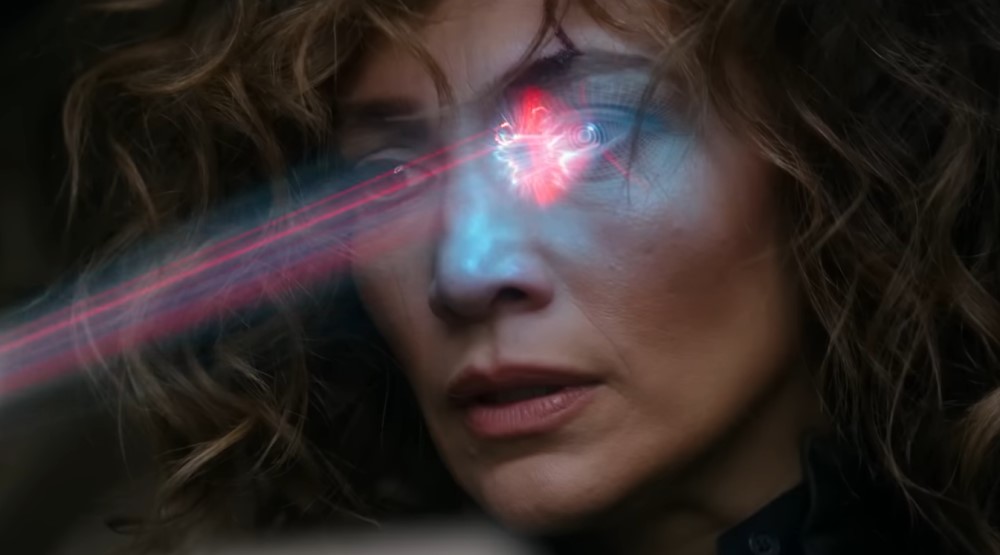 В трейлере фильма «Атлас» Дженнифер Лопес охотится за злым искусственным интеллектом
