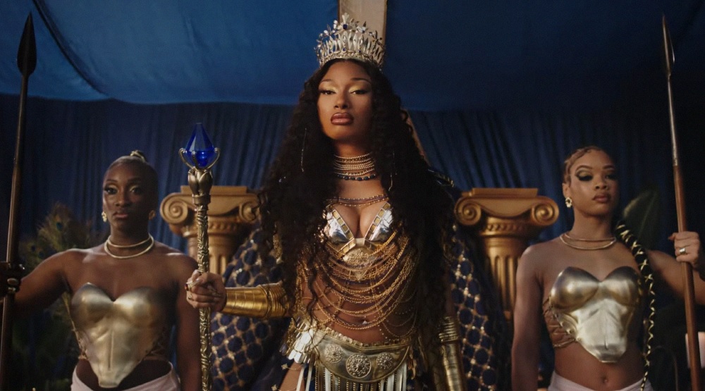 Megan Thee Stallion перепела «We Will Rock You» Queen в рекламе «Гладиатора 2»