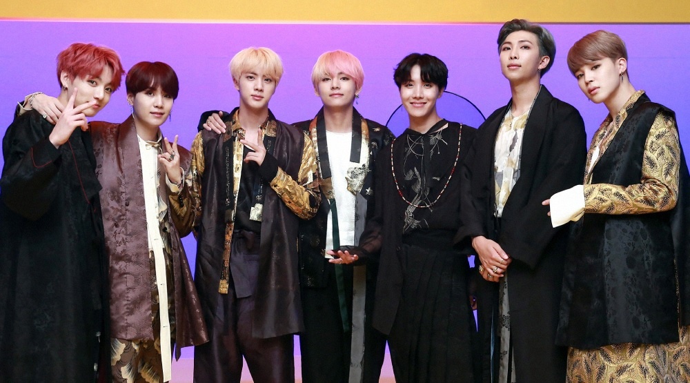 BTS перенесли камбэк на 2026 год 