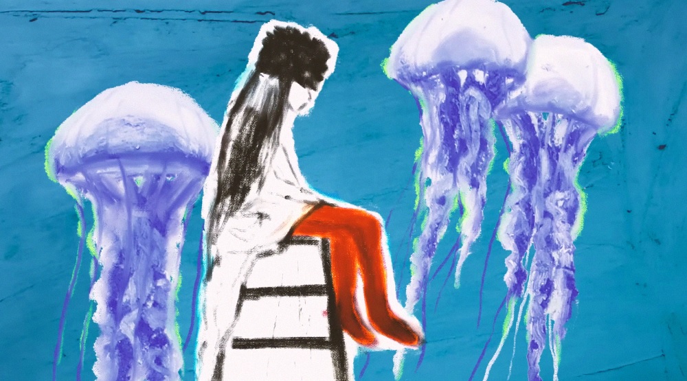 Хо Юнджин из Le Sserafim представила сольный клип «Jellyfish»