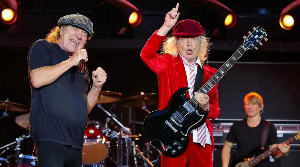 Первый вокалист AC/DC раскрыл историю названия группы 