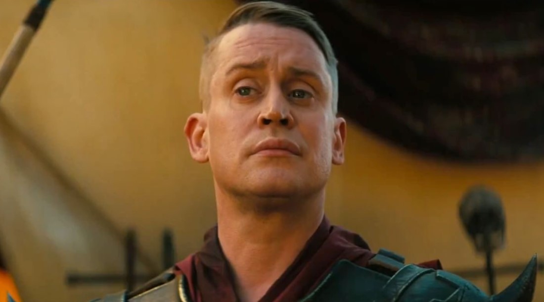 В 3 серии 2 сезона «Фоллаута» впервые появился Маколей Калкин