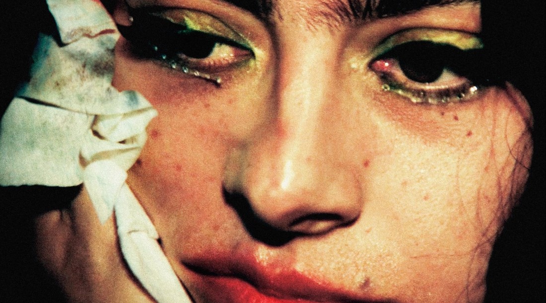 Фильм «Момент» с Charli XCX разочаровал критиков – в отзывах его назвали скучным и «беззубым»