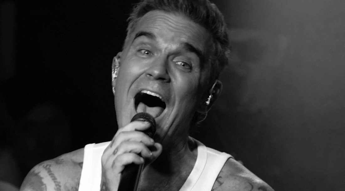 Робби Уильямс показал разные стороны своей жизни в клипе «All My Life»