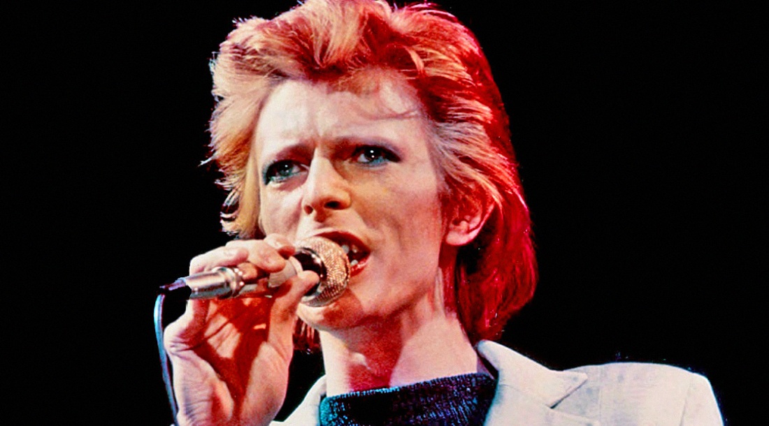 В Сети появились кадры с мультимедийной выставки Дэвида Боуи в Лондоне