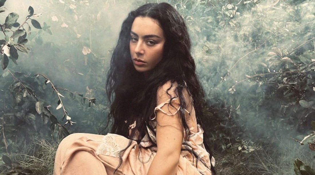 Charli XCX выпустила альбом «Wuthering Heights» с музыкой из «Грозового перевала»