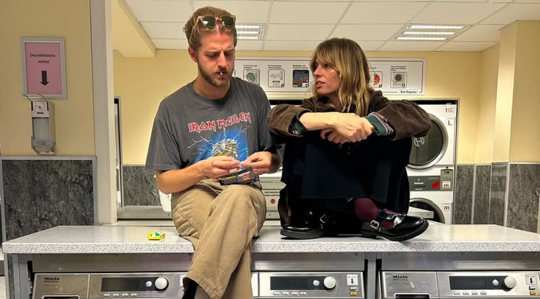 Майя Хоук из «Очень странных дел» и певец Кристиан Ли Хатсон поженились в День всех влюбленных