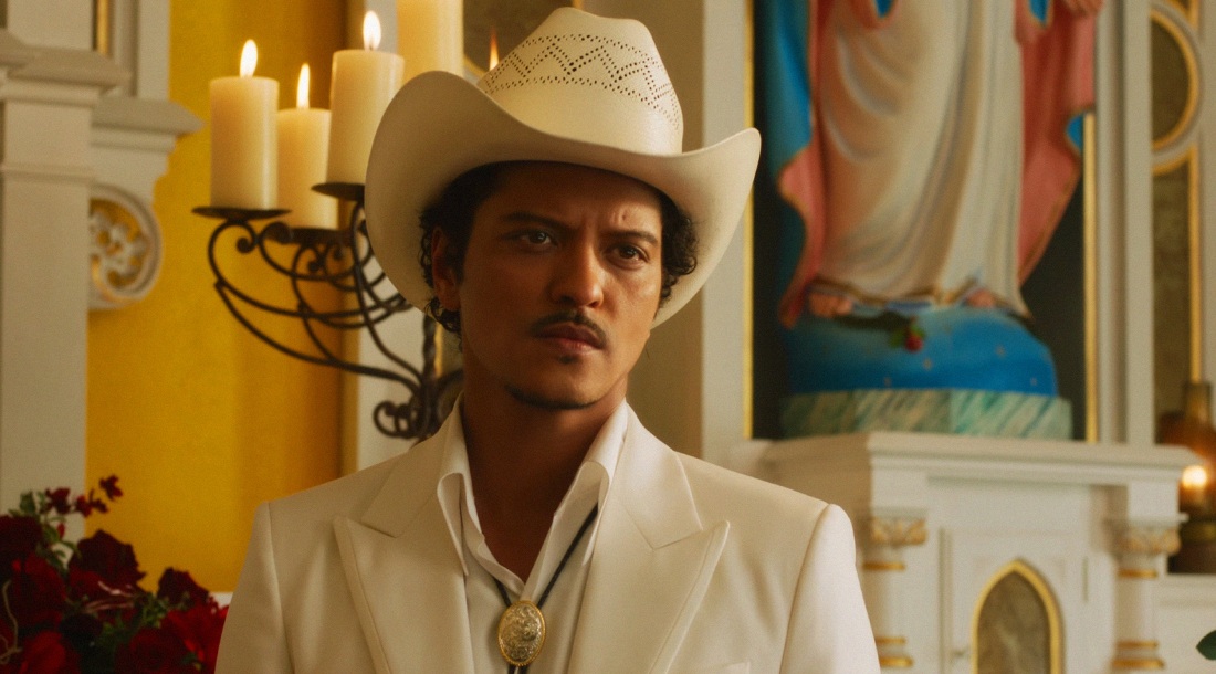 Бруно Марс представил первый за 10 лет альбом «The Romantic»