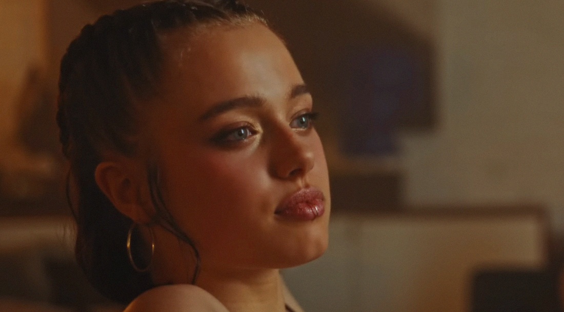 Дочь Анджелины Джоли и Брэда Питта снялась в тизере клипа Даён «What’s a Girl to Do»