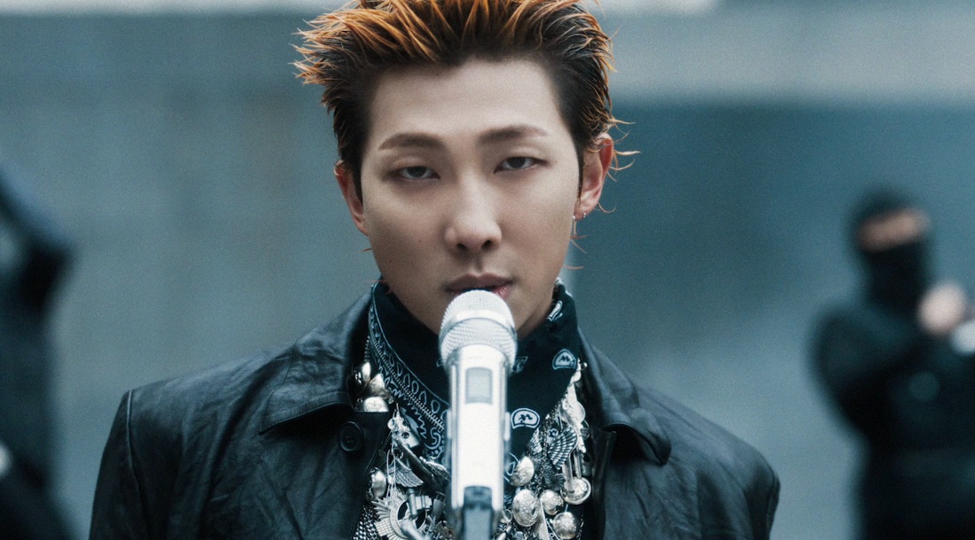 BTS правят мрачным миром в клипе «Hooligan»