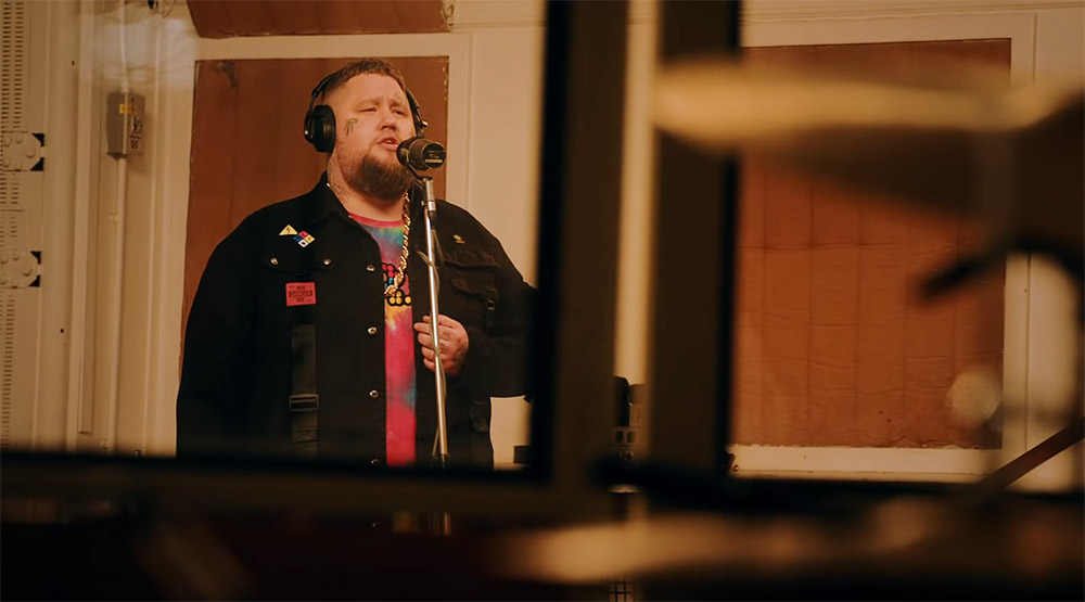 Кадр из видео «Rag'n'Bone Man - Fall in Love Again (Live from Abbey Road)»