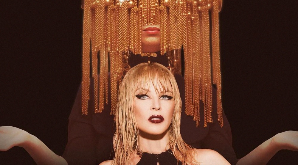 Сия и Кайли Миноуг на обложке сингла «Dance Alone»