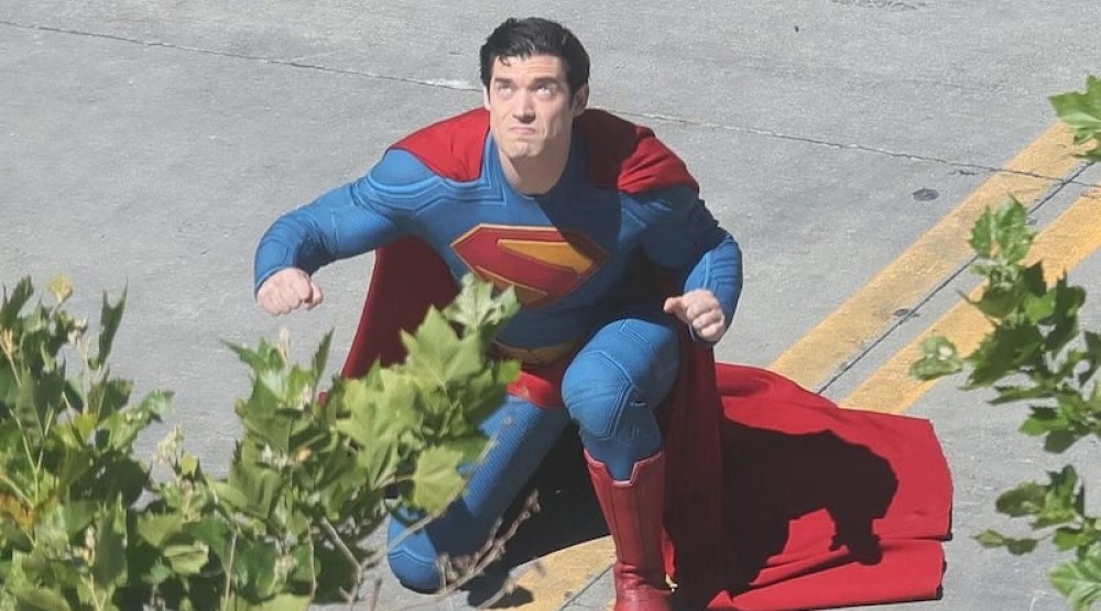 Кадр со съемок фильма «Супермен» (2025) / Фото: VK.com/greenwasgrass