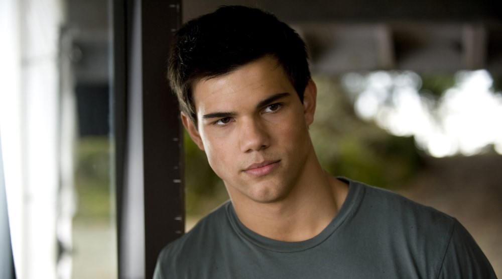 Тейлор Лотнер, кадр из фильма «Сумерки. Сага. Новолуние» (2009)