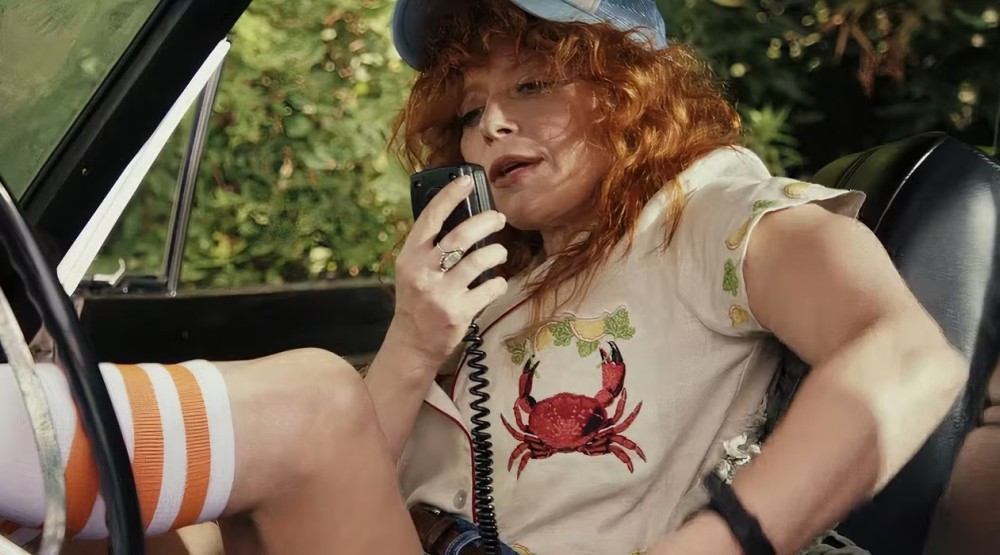 Кадр из 2 сезона сериала «Покерфейс» (2025)