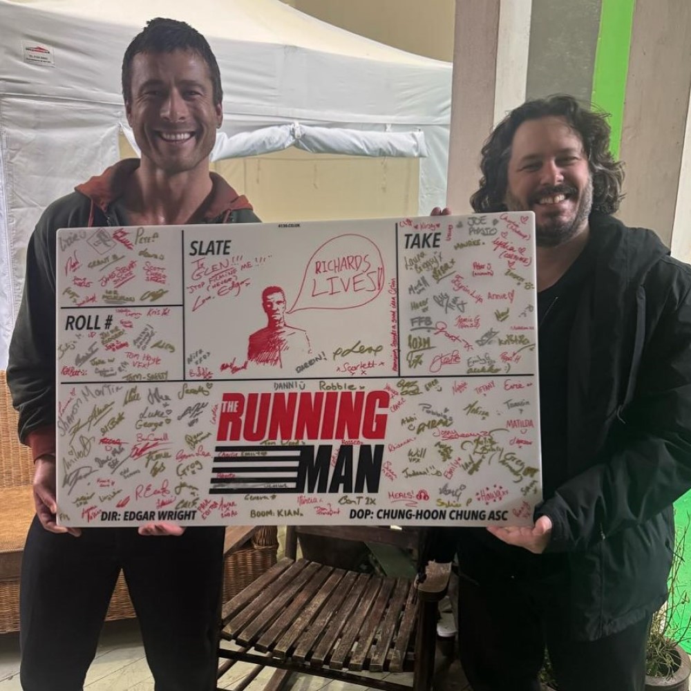 Кадр со съемок фильма «Бегущий человек» (2025) / Фото: соцсети Глена Пауэлла