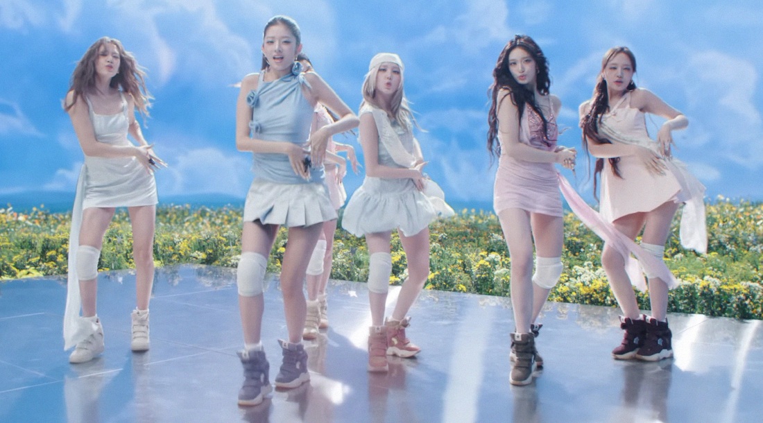 Кадр из клипа «XOXZ»