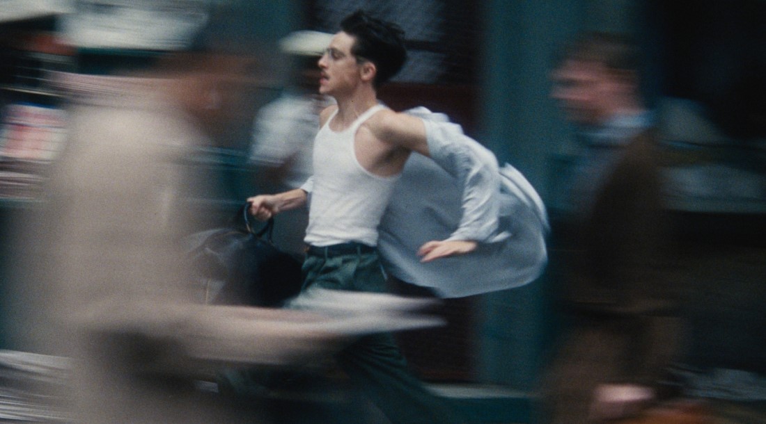 Кадр из фильма «Марти Великолепный» (2025)