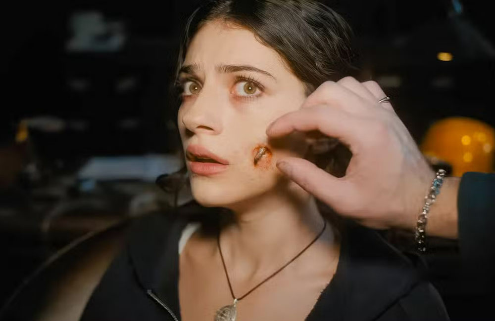 Кадр из фильма «Дожить до рассвета» (2025)